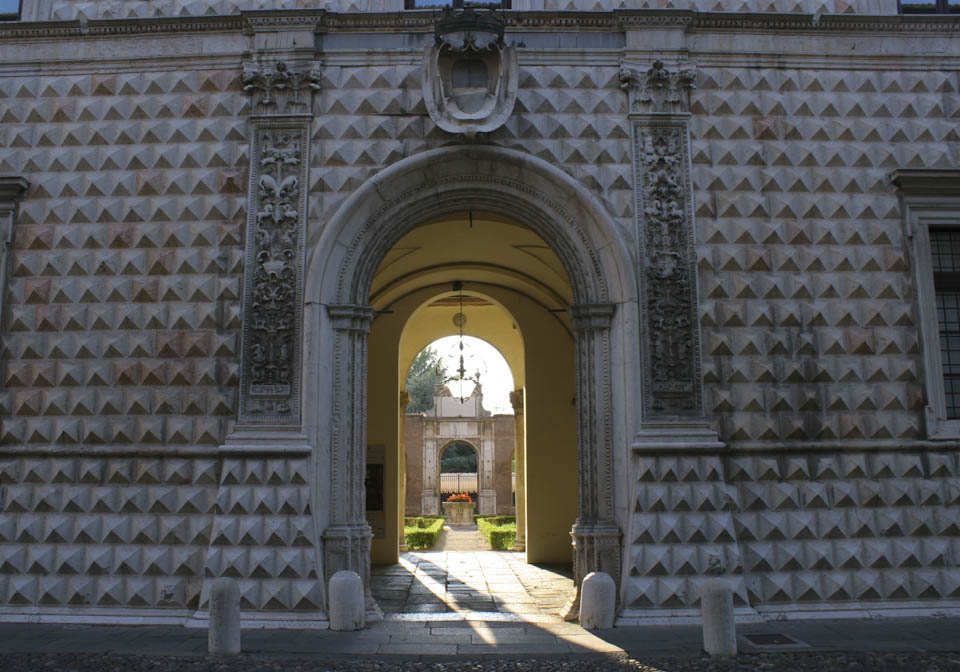 Diamond of Ferrara - Italian Notes