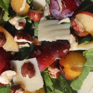 Salad with plums and arugula - Italian Notes